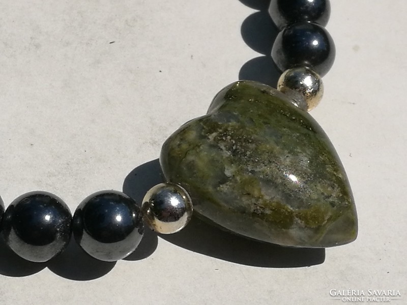 Hematite necklace with agate pendant