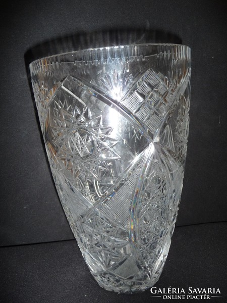 Richly carved lead crystal vase on the entire surface (24.5 cm)