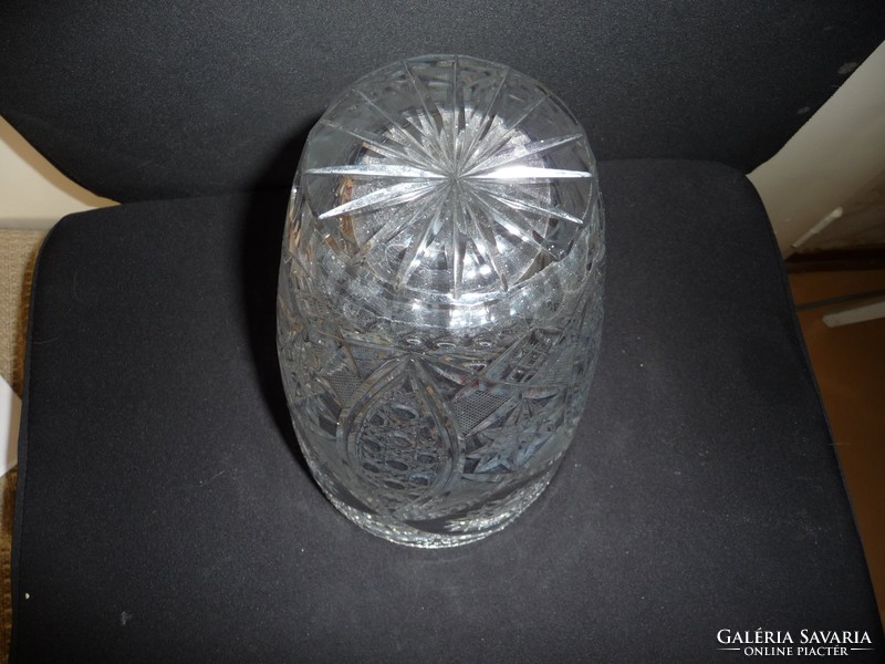 Teljes felületén dúsan metszett ólom kristály váza (24,5 cm)