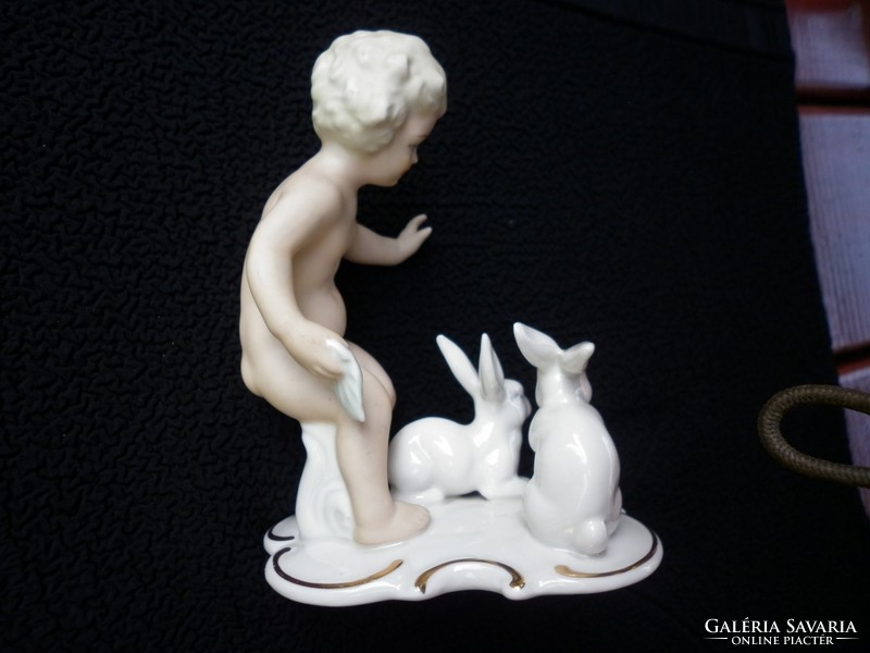 Schaubach art putty feeding rabbits