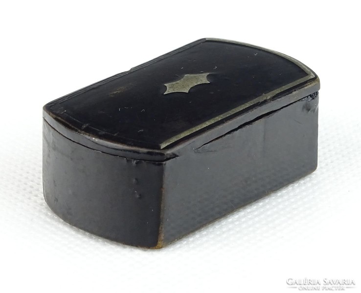 0R595 Régi kisméretű fekete pengetartó lakkdoboz