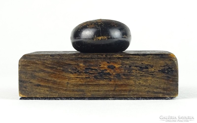 0R501 Antik fa tapper íróasztali kellék