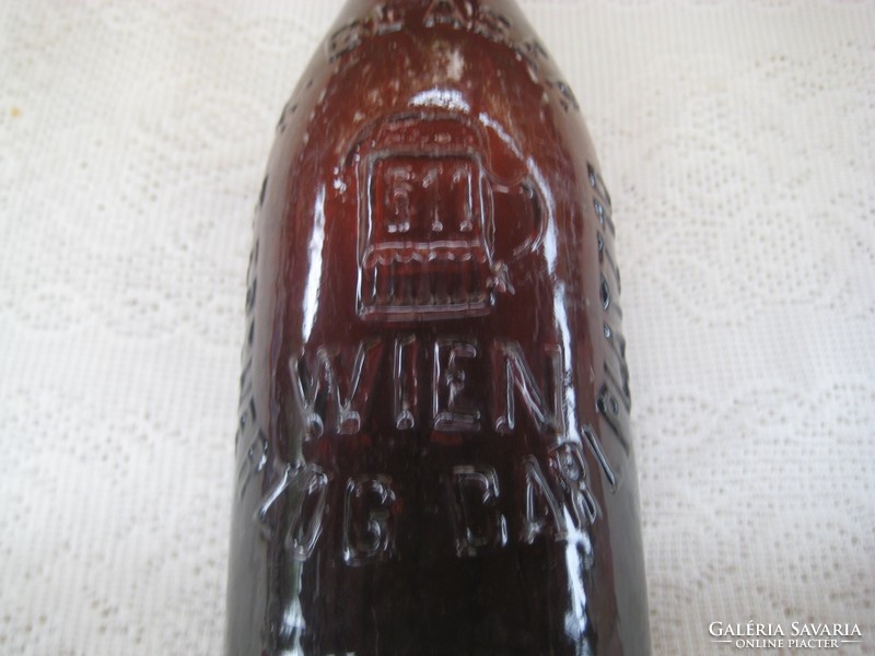 Bécsi sörös üveg  , barna  26,5 x 7 cm , R. Glazer  II. Erzherzog  Carl platz  10. Wien