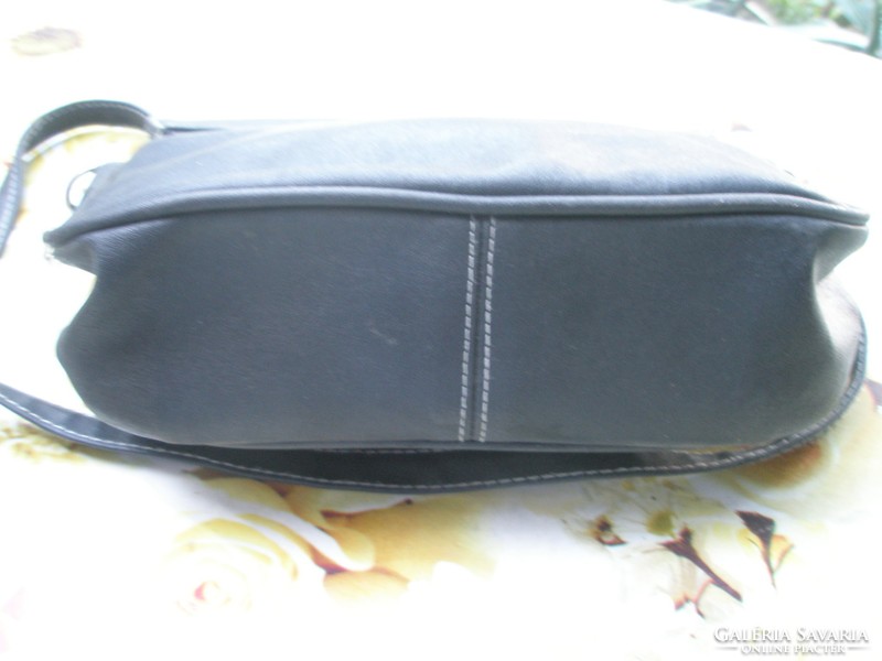 Csinos fekete  retikül- vállpántos női táska