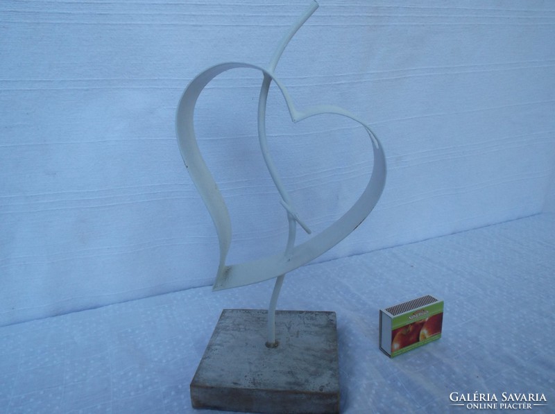 Sculpture - heart - 26 x 13 x 10 cm - perfect