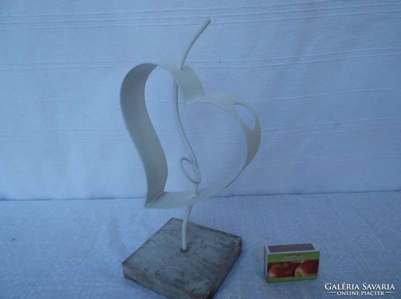 Sculpture - heart - 26 x 13 x 10 cm - perfect