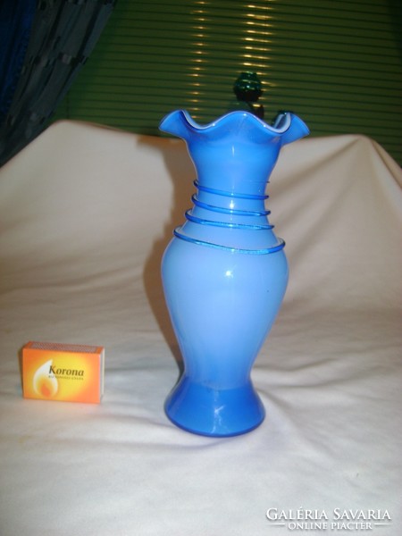 Kék üveg váza