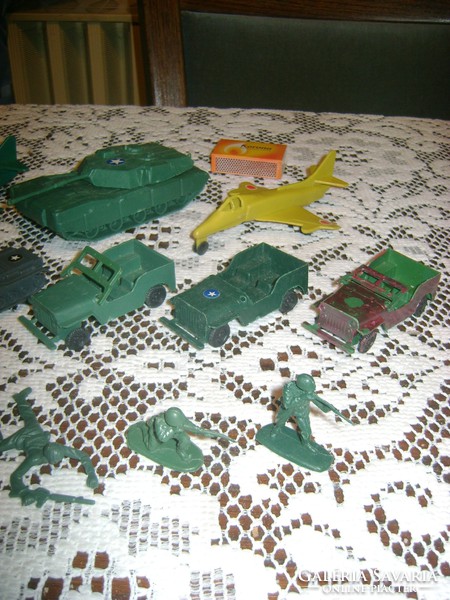 Retro játék tankok, repülők, katonák