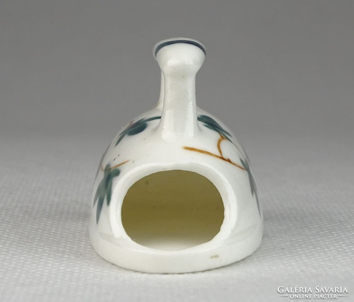 0S511 Régi kisméretű porcelán szenesvasaló
