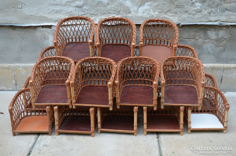 Retro wicker child seat for bike rack