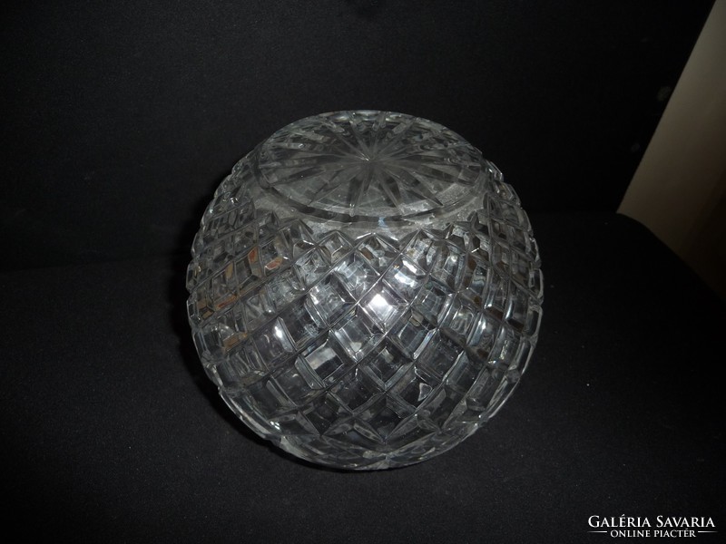 Metszett üveg gömb váza