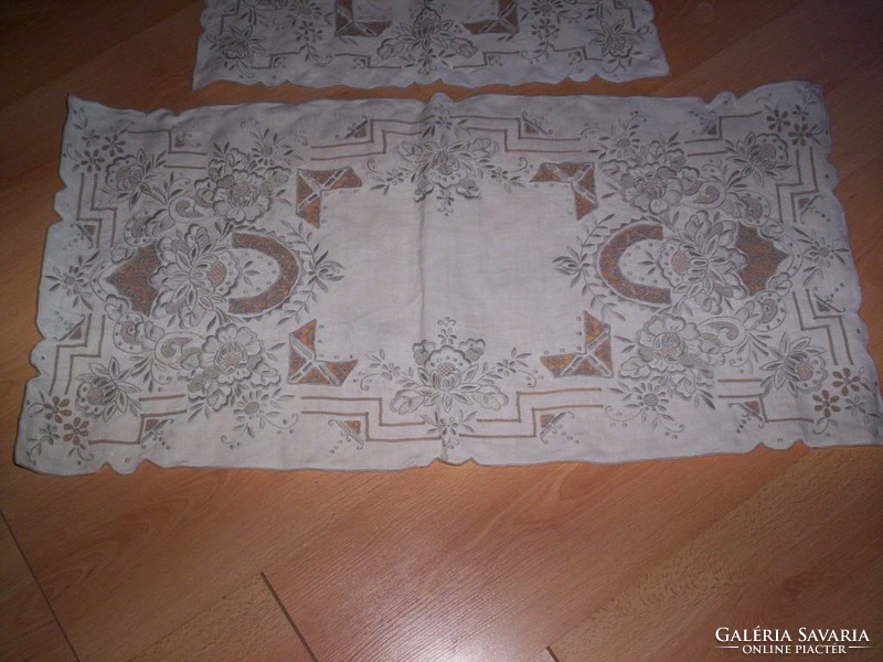2 Old tablecloth/handiwork {e15}