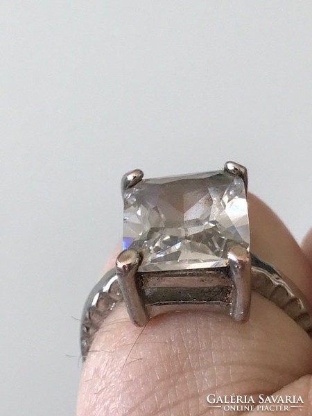 Gyűrű hatalmas kristály kővel