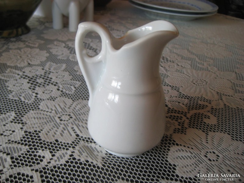 Zsolnay  ,  antik  porcelán kiöntő , nem jelzett ,  11 cm