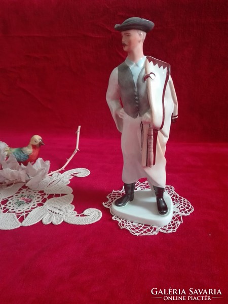 Aquincum porcelain figure 