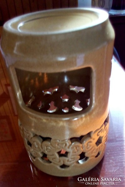 Large ceramic tealight/candle holder, 14 cm high