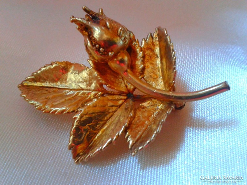 Danish: egger gold-plated silver brooch.New