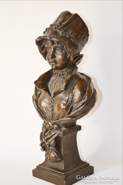 Bronze statue of a lady in a headscarf 35 cm