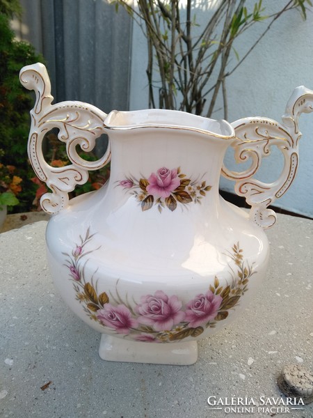 Porcelán váza, kézzel készült