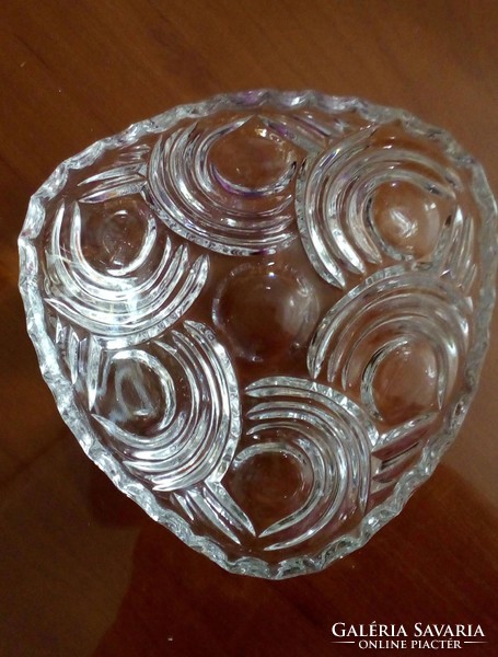 Háromszögletű, kristály üveg kínáló tálka