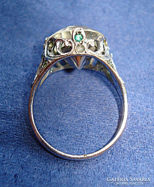 Antique, gold-plated, rhodium-plated ring with a diamond-cut stone