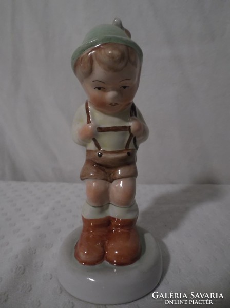 Figurine - Bodrogkresztúr boy with a rifle - 11 x 5 x 5 cm - ceramic - perfect