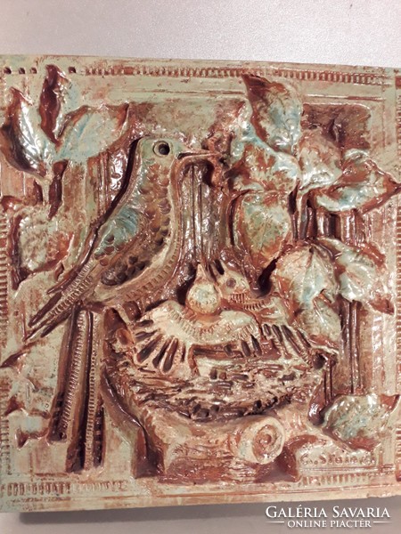 Garányiné staindl katalin wall ceramic - bird feeding its chicks - marked original wall ornament