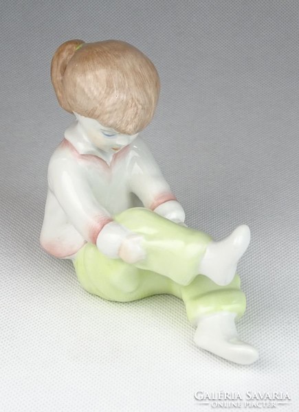 0T503 Jelzett Aquincumi porcelán kislány figura