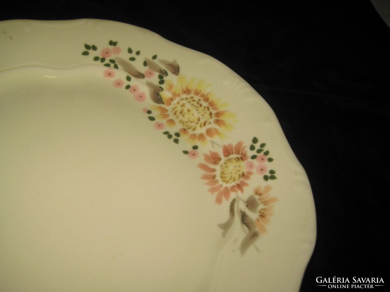 Zsolnay  tányér , kidomborodó mintával   , kézi festés  26,2 cm