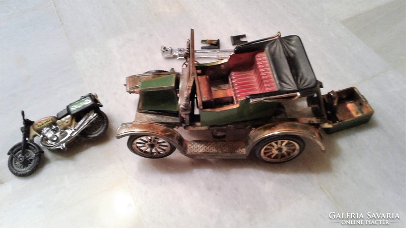 Retro plate toy car for collectors