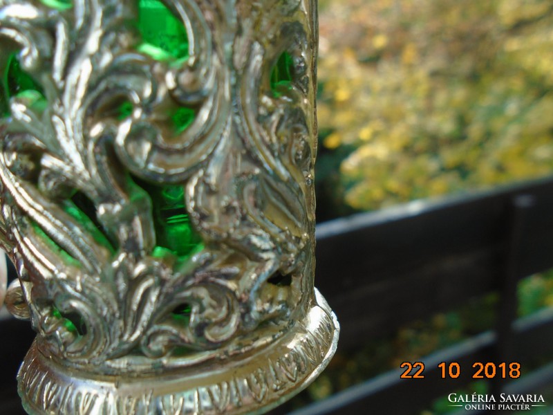 2 db zöld pohár ezüst színű tartóban