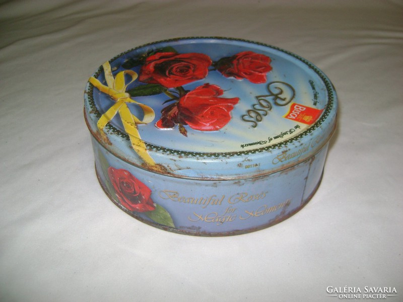 Retro lemez doboz domború rózsákkal