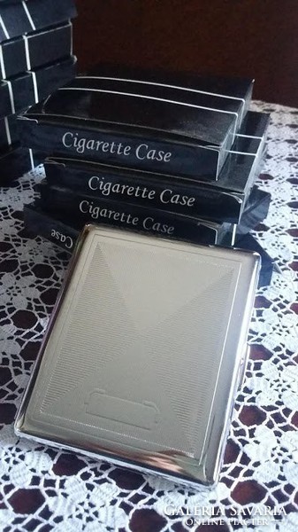 Ezüstözött cigaretta tárca