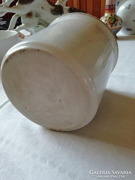 Nagy méretű lóherés porcelán csupor