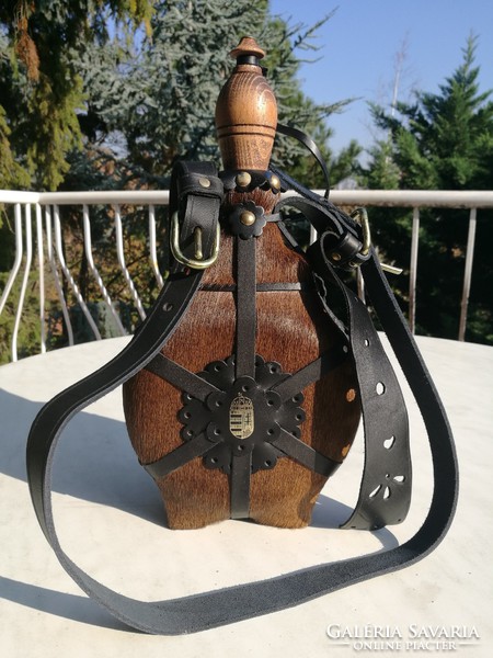 Foal leather bottle with Hungarian coat of arms, 34 cm