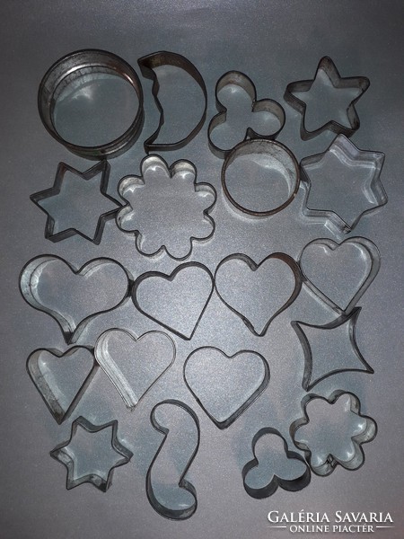 18 pieces for only that much!!! Cookie cookie cutter, figural confectioner's tool