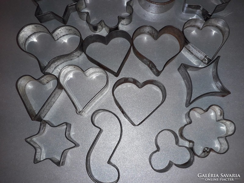 18 pieces for only that much!!! Cookie cookie cutter, figural confectioner's tool