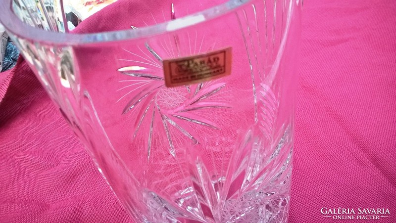 Beautiful crystal vase in completely new condition for sale