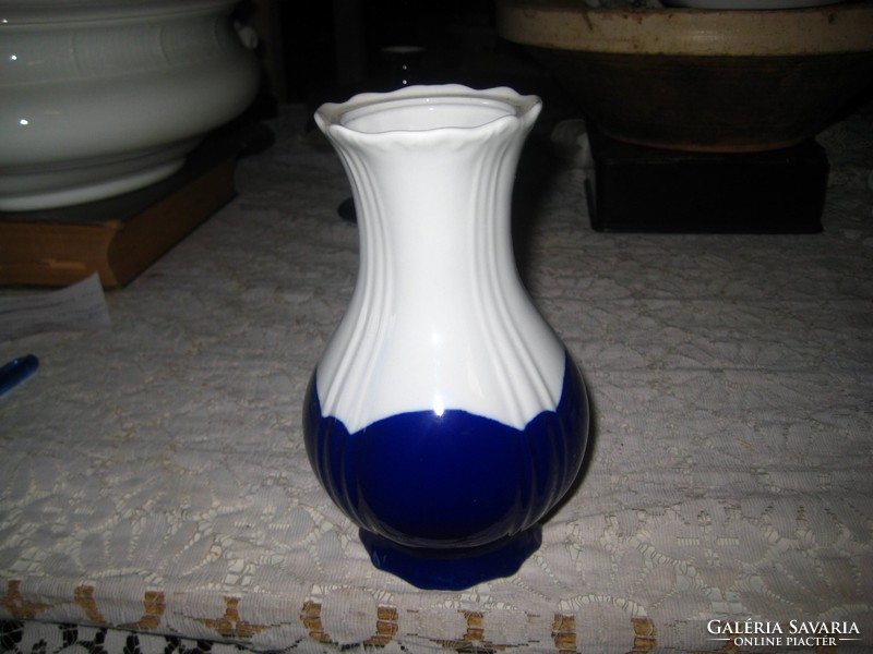 Zsolnay  kék- fehér  váza   10 x 12 cm