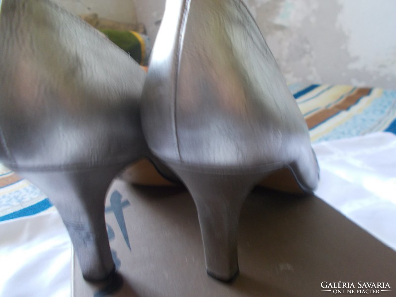 Szebbnél szebbek molett nálam örömanya designer csipkézett  ezüst alkalmi cipő pumps 39 Peter Kaiser