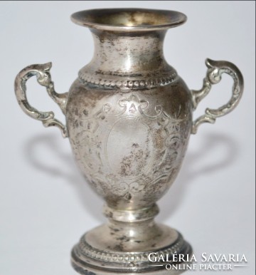 Silver goblet with a pair of engraved chiseled bases with a silver mark