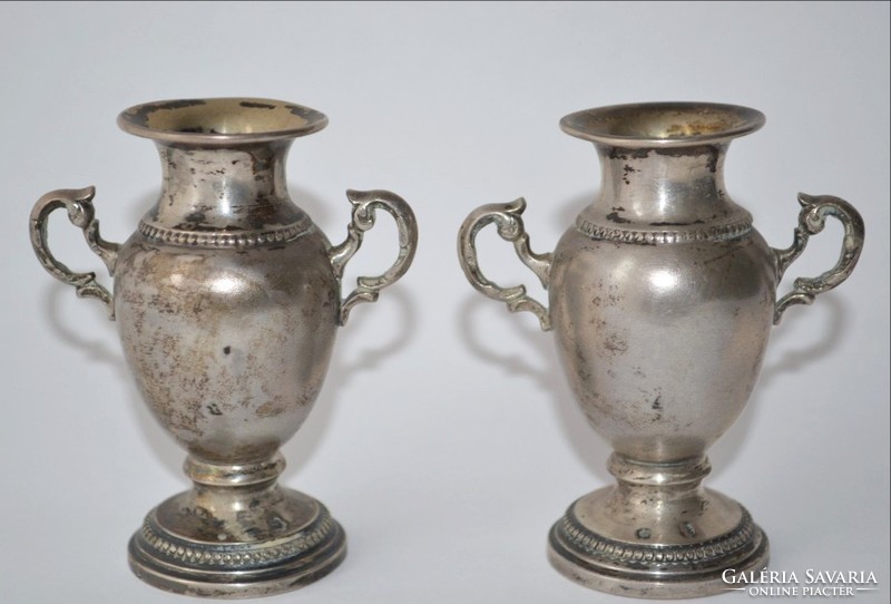 Silver goblet with a pair of engraved chiseled bases with a silver mark