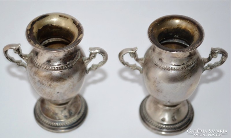 Silver goblet with a pair of engraved chiseled bases with a silver mark