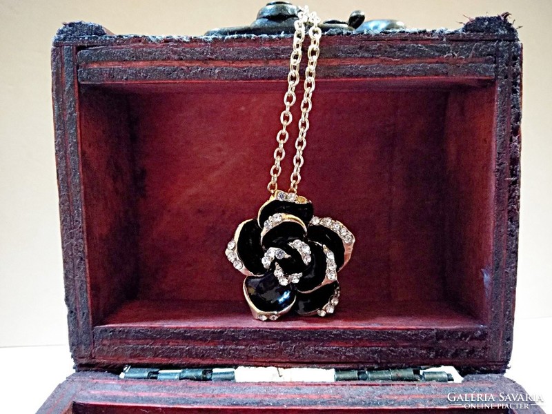 18K gold-plated (gp) black rose pendant with chain