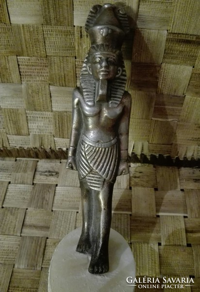 Réz szobor níkkelezett szobor egyiptomi írással ?