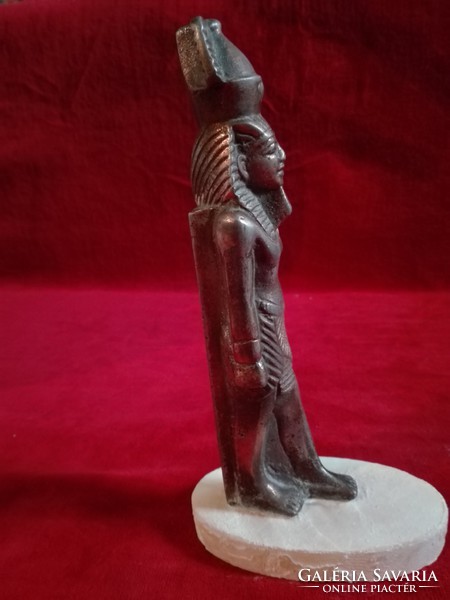 Réz szobor níkkelezett szobor egyiptomi írással ?