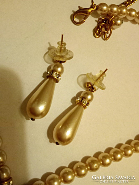 Pearl necklace and earring set 158.