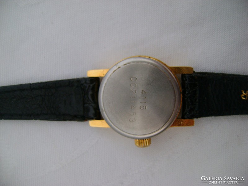 Mechanikus vastagon aranyozott japán női óra nem használt kiváló ajándéknak is