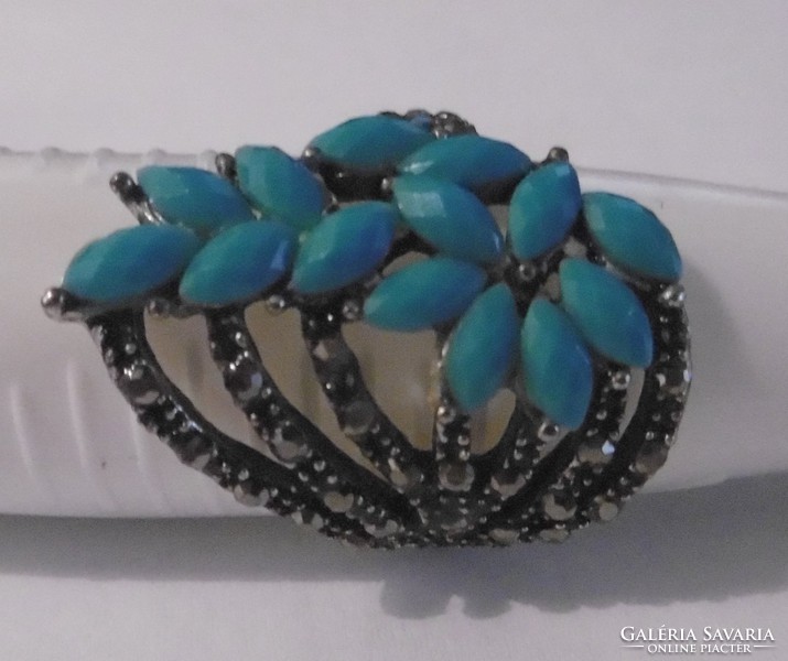 Gyűrű türkiz színű kövekkel