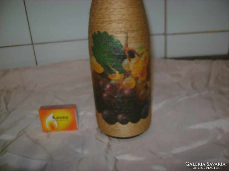 Madzaggal bevont, szőlő mintás boros üveg - ajándéknak